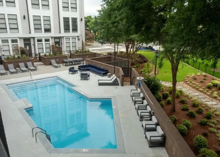 Spacious 2Bd With Private Balcony And Free Parking 2